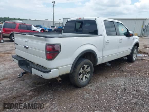 2013 Ford F-150 Lariat z VIN 1FTFW1ET2DKE50471, wystawiony jako IAAI lot #42607755 z przebiegiem Nie podano mil oraz . Historia ofert i sprzedaży dostępna na DreamBid. Obrazek 4.