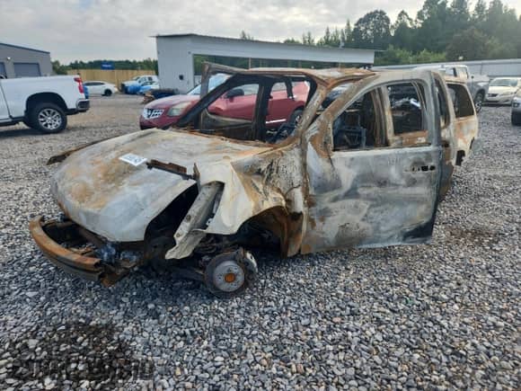 2013 Chevrolet Suburban LT с VIN 1GNSCJE03DR164804, выставлен на аукционе Copart как лот 65966745 с пробегом Не указан миль и На запчасти • Non repairable. История ставок и продаж доступна на DreamBid. Изображение 1.