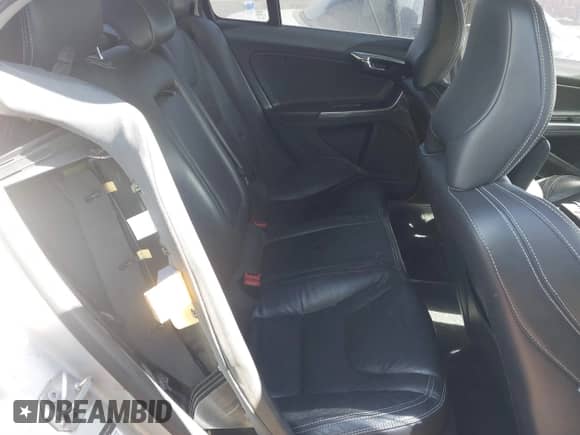 2014 Volvo S60 T5 с VIN YV1612FS2E1284271, выставлен на аукционе IAAI как лот 41634172 с пробегом 137 924 миль миль и . История ставок и продаж доступна на DreamBid. Изображение 8.
