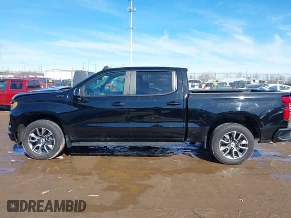 2022 Chevrolet Silverado 1500 RST z VIN 3GCUDEET1NG534651, wystawiony jako IAAI lot #41698902 z przebiegiem 44 823 mil mil oraz . Historia ofert i sprzedaży dostępna na DreamBid. Obrazek 14.