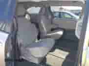 2017 Toyota Sienna LE z VIN 5TDJZ3DC8HS186962, wystawiony jako IAAI lot #42462116 z przebiegiem 109 382 mil mil oraz . Historia ofert i sprzedaży dostępna na DreamBid. Obrazek 8.