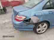 2010 Mercedes-Benz C 300 Luxury z VIN WDDGF5EB6AR131795, wystawiony jako IAAI lot #43503397 z przebiegiem 104 885 mil mil oraz . Historia ofert i sprzedaży dostępna na DreamBid. Obrazek 6.