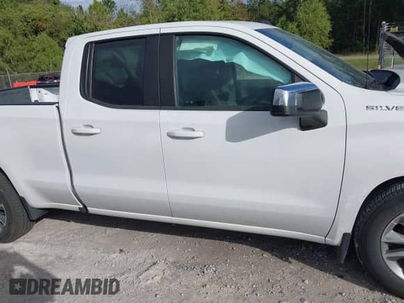 2020 Chevrolet Silverado 1500 LT z VIN 1GCRWCED8LZ159240, wystawiony jako IAAI lot #40765702 z przebiegiem 89 461 mil mil oraz . Historia ofert i sprzedaży dostępna na DreamBid. Obrazek 13.