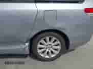 2014 Toyota Sienna LE z VIN 5TDJK3DC1ES080711, wystawiony jako IAAI lot #41910679 z przebiegiem 118 788 mil mil oraz . Historia ofert i sprzedaży dostępna na DreamBid. Obrazek 6.