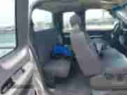 2002 Ford F-150 XL z VIN 1FTRX17212NB91563, wystawiony jako IAAI lot #42762900 z przebiegiem 185 485 mil mil oraz . Historia ofert i sprzedaży dostępna na DreamBid. Obrazek 8.