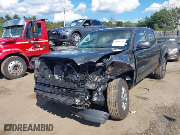 2017 Toyota Tacoma SR5 with VIN 3TMCZ5AN0HM102398, listed as a IAAI auction lot 43141321 with 136,440 mi miles and . Bid and sale history available at DreamBid. Image 2.