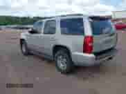 2008 Chevrolet Tahoe 1LT z VIN 1GNFK13028J100975, wystawiony jako IAAI lot #42104128 z przebiegiem 205 625 mil mil oraz . Historia ofert i sprzedaży dostępna na DreamBid. Obrazek 3.