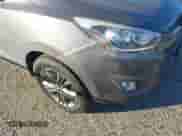 2014 Hyundai Tucson Walking Dead Edition z VIN KM8JUCAG1EU808097, wystawiony jako IAAI lot #41436214 z przebiegiem 114 198 mil mil oraz . Historia ofert i sprzedaży dostępna na DreamBid. Obrazek 6.