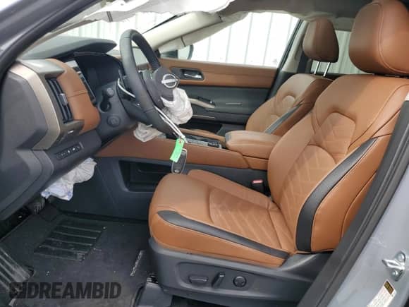 2025 Nissan Pathfinder Platinum с VIN 5N1DR3DK8SC218589, выставлен на аукционе Copart как лот 57397085 с пробегом 5 052 миль миль и Списание • Salvage title. История ставок и продаж доступна на DreamBid. Изображение 7.