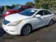 2013 Hyundai Sonata SE with VIN 5NPEC4AC0DH691181, listed as a IAAI auction lot 43492376 with 138,400 mi miles and . Bid and sale history available at DreamBid. Image 2.