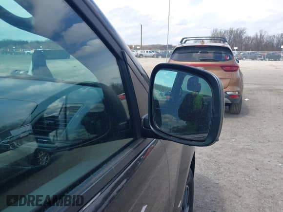 2017 Dodge Grand Caravan SE Plus with VIN 2C4RDGBG7HR606475, listed as a IAAI auction lot 41912731 with 117,196 mi miles and . Bid and sale history available at DreamBid. Image 5.