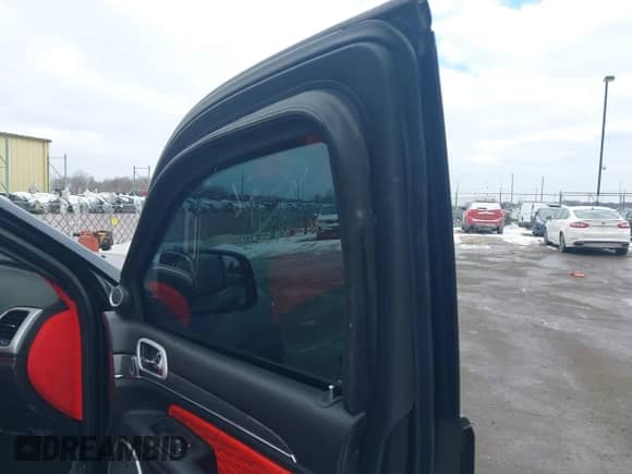 2021 Jeep Grand Cherokee SRT with VIN 1C4RJFDJ7MC559608, listed as a IAAI auction lot 41379028 with 18,464 mi miles and . Bid and sale history available at DreamBid. Image 20.