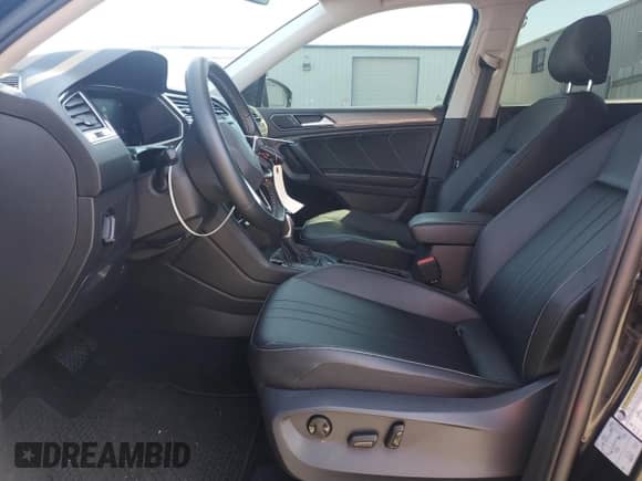 2022 Volkswagen Tiguan SE z VIN 3VV2B7AX3NM026489, wystawiony jako Copart lot #81890095 z przebiegiem 78 272 mil mil oraz Szkoda całkowita • Salvage title. Historia ofert i sprzedaży dostępna na DreamBid. Obrazek 7.