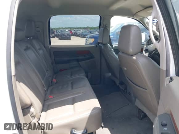 2006 Dodge 1500 SLT z VIN 3D7KR19D76G206999, wystawiony jako IAAI lot #42561284 z przebiegiem 221 085 mil mil oraz . Historia ofert i sprzedaży dostępna na DreamBid. Obrazek 8.