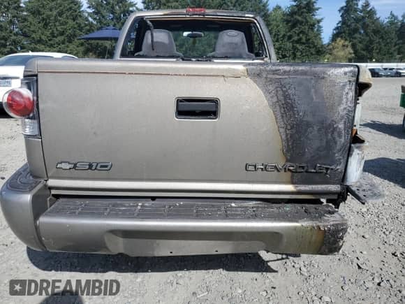 2000 Chevrolet S-10 с VIN 1GCCS1443Y8116655, выставлен на аукционе Copart как лот 68850815 с пробегом Не указан миль и Списание • Salvage title. История ставок и продаж доступна на DreamBid. Изображение 6.