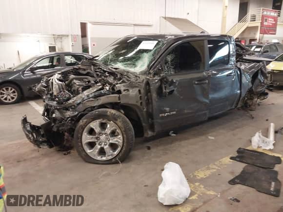 2024 Ram 1500 Big Horn with VIN 1C6SRFMT9RN186571, listed as a IAAI auction lot 41249166 with Not provided miles and . Bid and sale history available at DreamBid. Image 18.