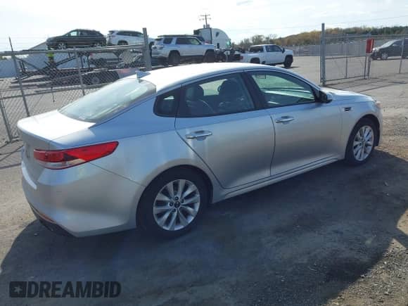 2018 Kia Optima LX с VIN 5XXGT4L35JG259165, выставлен на аукционе IAAI как лот 43556117 с пробегом 141 654 миль миль и . История ставок и продаж доступна на DreamBid. Изображение 4.