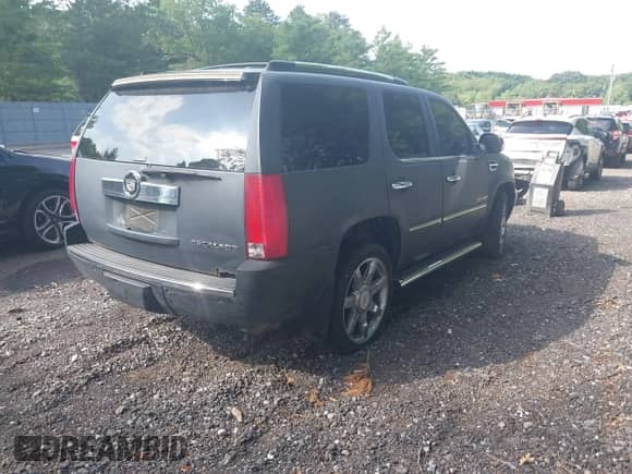 2008 Cadillac Escalade with VIN 1GYFK638X8R232244, listed as a IAAI auction lot 42717337 with 297,727 mi miles and . Bid and sale history available at DreamBid. Image 4.