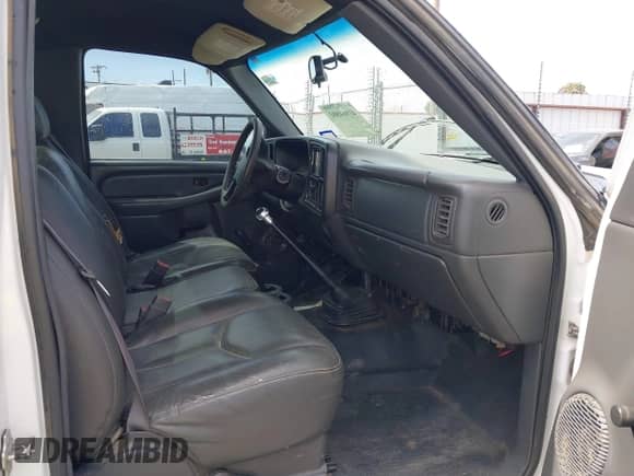 2005 Chevrolet Silverado 1500 z VIN 1GCEC14X55Z202569, wystawiony jako IAAI lot #41864801 z przebiegiem 182 567 mil mil oraz . Historia ofert i sprzedaży dostępna na DreamBid. Obrazek 5.