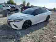 2018 Toyota Camry XSE z VIN 4T1BZ1HK6JU007180, wystawiony jako Copart lot #81242965 z przebiegiem 111 151 mil mil oraz Czysty tytuł • Clean title. Historia ofert i sprzedaży dostępna na DreamBid. Obrazek 1.