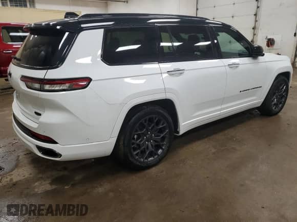 2024 Jeep Grand Cherokee Summit with VIN 1C4RJKET8R8514342, listed as a Copart auction lot 81225444 with 1,040 mi miles and Clean title. Bid and sale history available at DreamBid. Image 3.