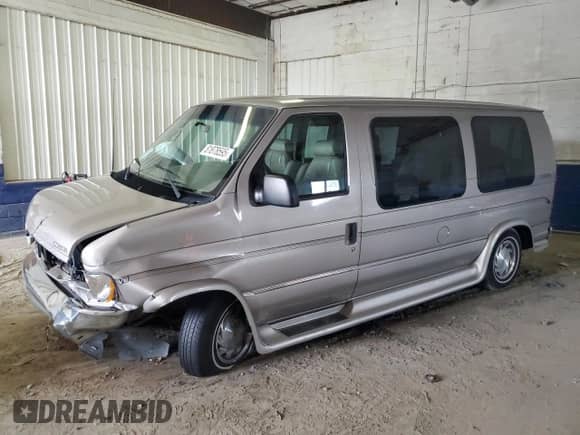 2002 Ford Econoline Cargo Recreational with VIN 1FDRE14W32HB64467, listed as a Copart auction lot 81878595 with 139,517 mi miles and Salvage title. Bid and sale history available at DreamBid. Image 1.