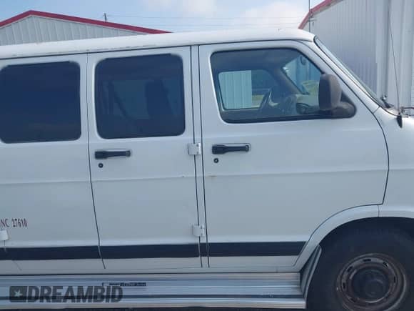 2000 Dodge Passenger with VIN 2B5WB35Z1YK130532, listed as a IAAI auction lot 42684313 with 162,109 mi miles and . Bid and sale history available at DreamBid. Image 13.
