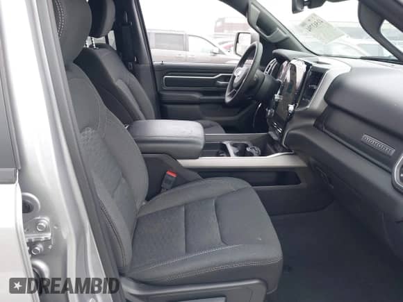 2025 Ram 1500 Lone Star z VIN 1C6RRFFG1SN537641, wystawiony jako IAAI lot #41563794 z przebiegiem 11 488 mil mil oraz . Historia ofert i sprzedaży dostępna na DreamBid. Obrazek 5.