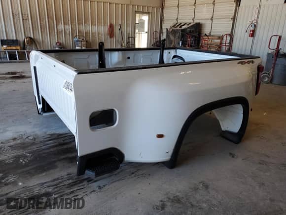 2021 Chevrolet Silverado 1500 z VIN BS81964744, wystawiony jako Copart lot #81964744 z przebiegiem Nie podano mil oraz Czysty tytuł • Clean title. Historia ofert i sprzedaży dostępna na DreamBid. Obrazek 3.
