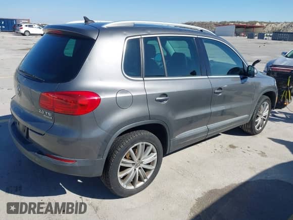 2012 Volkswagen Tiguan SE с VIN WVGBV7AX5CW005643, выставлен на аукционе IAAI как лот 41659121 с пробегом 144 741 миль миль и . История ставок и продаж доступна на DreamBid. Изображение 4.