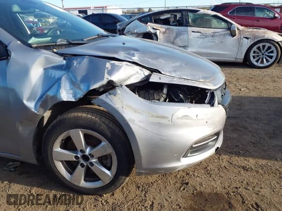 2015 Dodge Dart SXT z VIN 1C3CDFBB7FD174303, wystawiony jako IAAI lot #43545624 z przebiegiem 184 120 mil mil oraz . Historia ofert i sprzedaży dostępna na DreamBid. Obrazek 6.