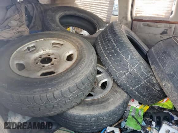 2004 Chevrolet Express Passenger with VIN 1GBFG15T041233492, listed as a Copart auction lot 82193815 with 219,338 mi miles and Salvage title. Bid and sale history available at DreamBid. Image 12.