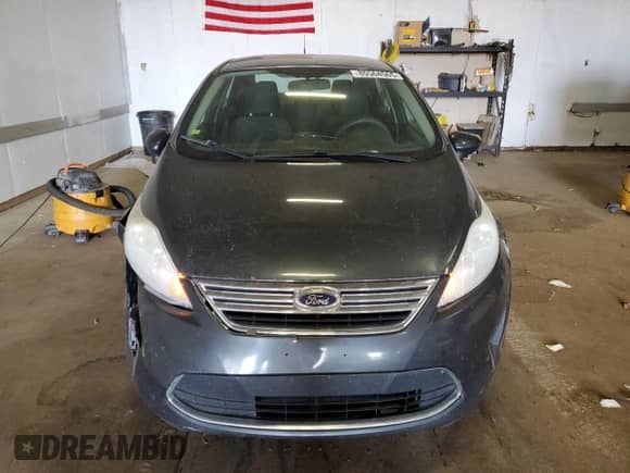 2011 Ford Fiesta SE z VIN 3FADP4BJ8BM240607, wystawiony jako Copart lot #85564565 z przebiegiem Nie podano mil oraz Czysty tytuł • Clean title. Historia ofert i sprzedaży dostępna na DreamBid. Obrazek 5.