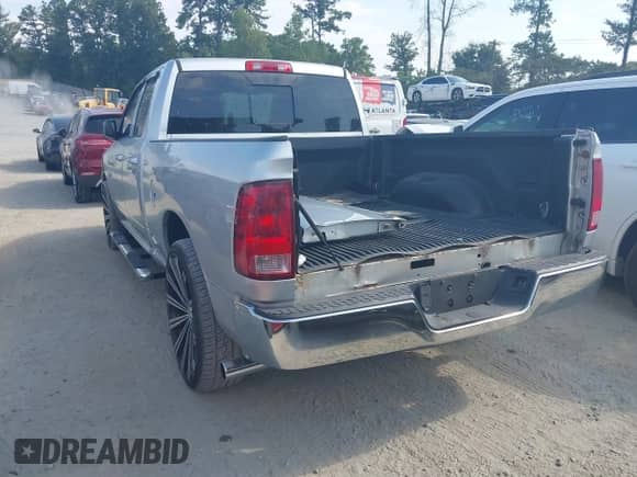 2010 Dodge 1500 SLT z VIN 1D7RB1GP4AS104870, wystawiony jako IAAI lot #43125248 z przebiegiem 242 898 mil mil oraz . Historia ofert i sprzedaży dostępna na DreamBid. Obrazek 3.