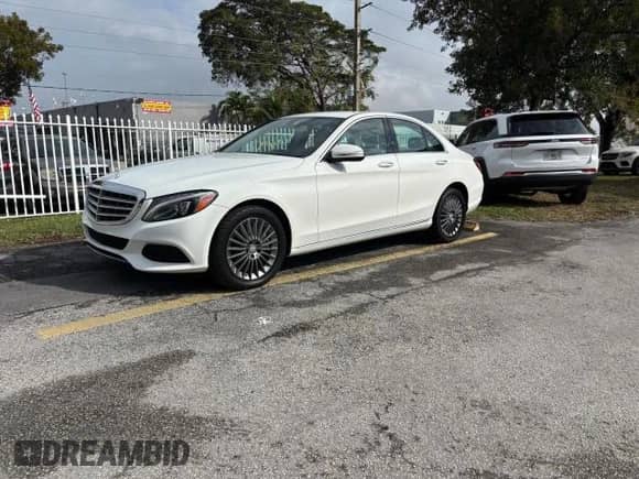 2015 Mercedes-Benz C 300 Luxury с VIN 55SWF4KB4FU027077, выставлен на аукционе Copart как лот 80309135 с пробегом 107 644 миль миль и Чистый • Clean title. История ставок и продаж доступна на DreamBid. Изображение 2.