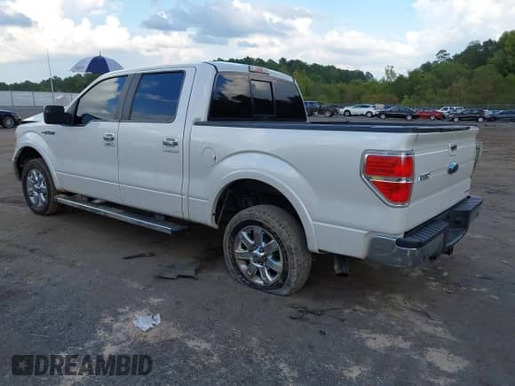 2013 Ford F-150 XL z VIN 1FTFW1CF1DFC39316, wystawiony jako IAAI lot #43378894 z przebiegiem 326 809 mil mil oraz . Historia ofert i sprzedaży dostępna na DreamBid. Obrazek 3.