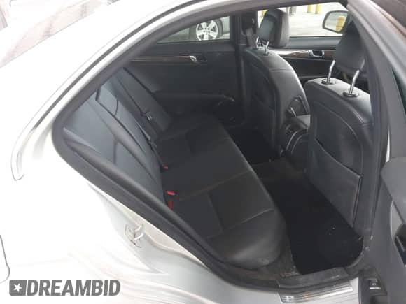 2008 Mercedes-Benz C 350 Sport z VIN WDDGF56X68F012232, wystawiony jako IAAI lot #43090735 z przebiegiem 64 291 mil mil oraz . Historia ofert i sprzedaży dostępna na DreamBid. Obrazek 8.