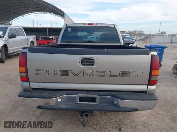 2000 Chevrolet Silverado 1500 z VIN 1GCEC14W6YZ361158, wystawiony jako IAAI lot #41682163 z przebiegiem 167 069 mil mil oraz . Historia ofert i sprzedaży dostępna na DreamBid. Obrazek 16.