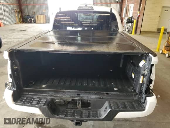 2017 Toyota Tacoma SR5 с VIN 3TMAZ5CN8HM030774, выставлен на аукционе Copart как лот 86516855 с пробегом 134 007 миль миль и Списание • Salvage title. История ставок и продаж доступна на DreamBid. Изображение 6.