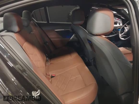 2024 BMW 5 Series 530i xDrive с VIN WBA53FJ05RCS68856, выставлен на аукционе IAAI как лот 42065772 с пробегом 4 944 миль миль и . История ставок и продаж доступна на DreamBid. Изображение 8.