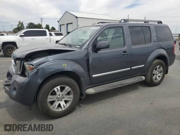 2011 Nissan Pathfinder Silver z VIN 5N1AR1NB1BC600498, wystawiony jako Copart lot #64841895 z przebiegiem 171 496 mil mil oraz Szkoda całkowita • Salvage title. Historia ofert i sprzedaży dostępna na DreamBid. Obrazek 1.