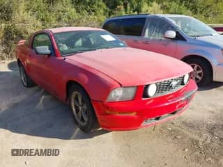 2005 Ford Mustang GT Deluxe z VIN 1ZVFT82H655132612, wystawiony jako IAAI lot #43389692 z przebiegiem 219 275 mil mil oraz . Historia ofert i sprzedaży dostępna na DreamBid. Obrazek 1.