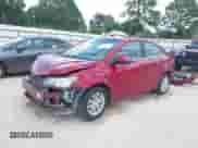 2019 Chevrolet Sonic LT z VIN 1G1JD5SB3K4149351, wystawiony jako IAAI lot #42993235 z przebiegiem 137 699 mil mil oraz . Historia ofert i sprzedaży dostępna na DreamBid. Obrazek 2.