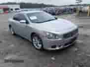 2013 Nissan Maxima SV z VIN 1N4AA5AP4DC823406, wystawiony jako IAAI lot #42730703 z przebiegiem 100 176 mil mil oraz . Historia ofert i sprzedaży dostępna na DreamBid. Obrazek 1.