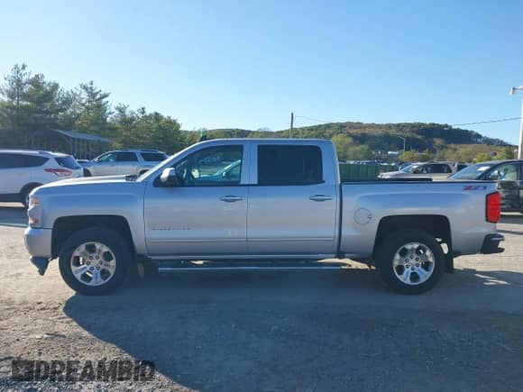 2017 Chevrolet Silverado 1500 LT с VIN 3GCUKREC0HG139572, выставлен на аукционе IAAI как лот 43418678 с пробегом 50 004 миль миль и . История ставок и продаж доступна на DreamBid. Изображение 15.