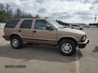 1996 Chevrolet Blazer с VIN 1GNDT13W0T2182796, выставлен на аукционе Copart как лот 72577554 с пробегом 133 565 миль миль и Списание • Salvage title. История ставок и продаж доступна на DreamBid. Изображение 4.
