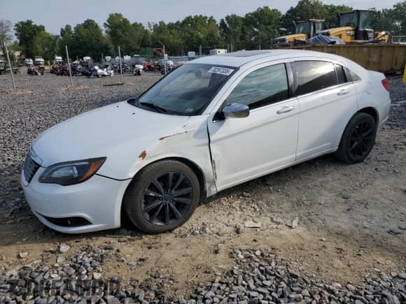 2013 Chrysler 200 Touring with VIN 1C3CCBBB9DN585043, listed as a Copart auction lot 70297335 with 186,745 mi miles and Salvage title. Bid and sale history available at DreamBid. Image 1.