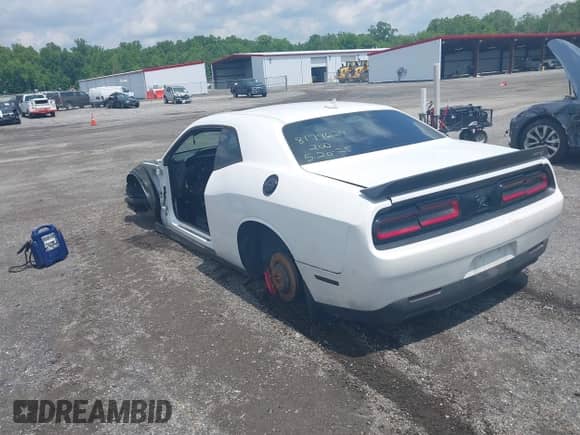 2016 Dodge Challenger SRT Hellcat with VIN 2C3CDZC95GH113307, listed as a IAAI auction lot 42347596 with Not provided miles and . Bid and sale history available at DreamBid. Image 3.