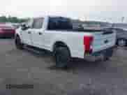 2018 Ford F-250 XL z VIN 1FT7W2BT1JEC39660, wystawiony jako IAAI lot #42953213 z przebiegiem 300 084 mil mil oraz . Historia ofert i sprzedaży dostępna na DreamBid. Obrazek 3.