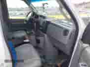 2012 Ford Econoline Cargo Commercial z VIN 1FTNS2EWXCDA42892, wystawiony jako IAAI lot #42219642 z przebiegiem 199 728 mil mil oraz . Historia ofert i sprzedaży dostępna na DreamBid. Obrazek 5.